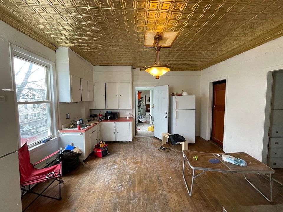 2nd image of 47 Pierce St #2