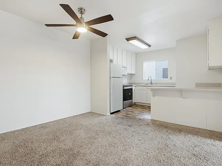 512 Sandalwood Pl — Photo 13