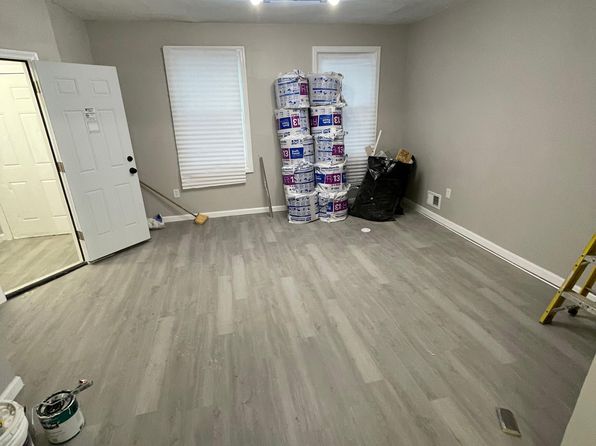 291 W Runyon St #1F