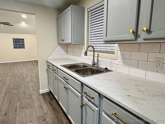 4th image of 2946 Texas St