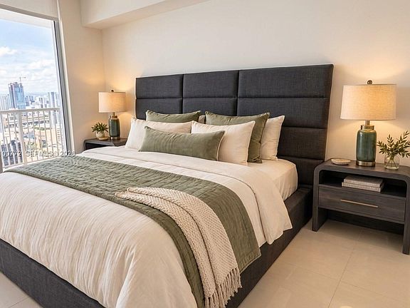 3rd image of 1750 N Bayshore Dr #4312
