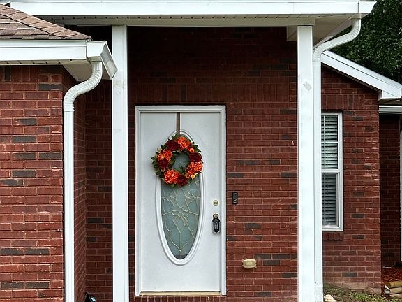 3rd image of 2908 Briar Ct