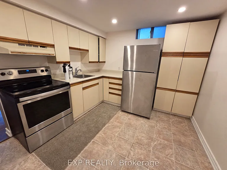696 Penny Ln #LOWER — Photo 4