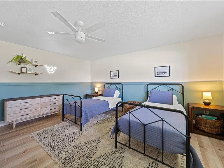 555 Norwood Ct — Photo 23