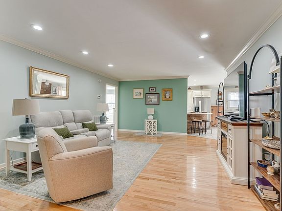 4th image of 20850B Meadowbrook Dr