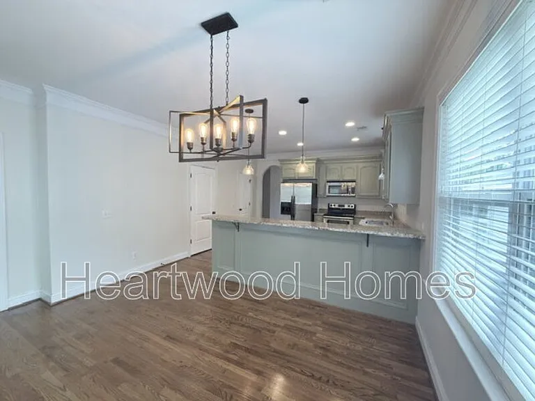 432 Jackson Ave — Photo 6