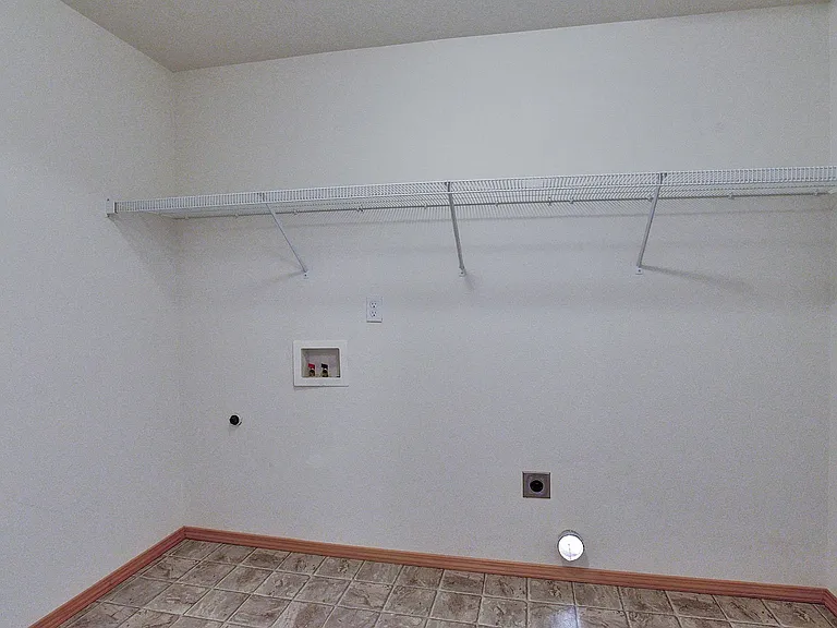 2215 Sam Parrett Dr — Photo 31