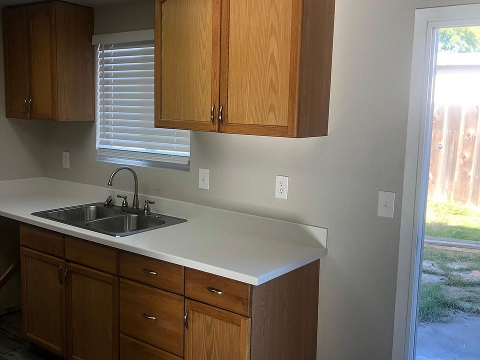 1st image of 3405 Sherwood Ave Unit 2