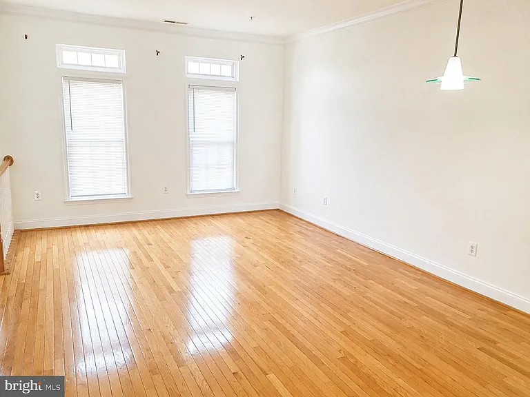 855 Ramsay St — Photo 3