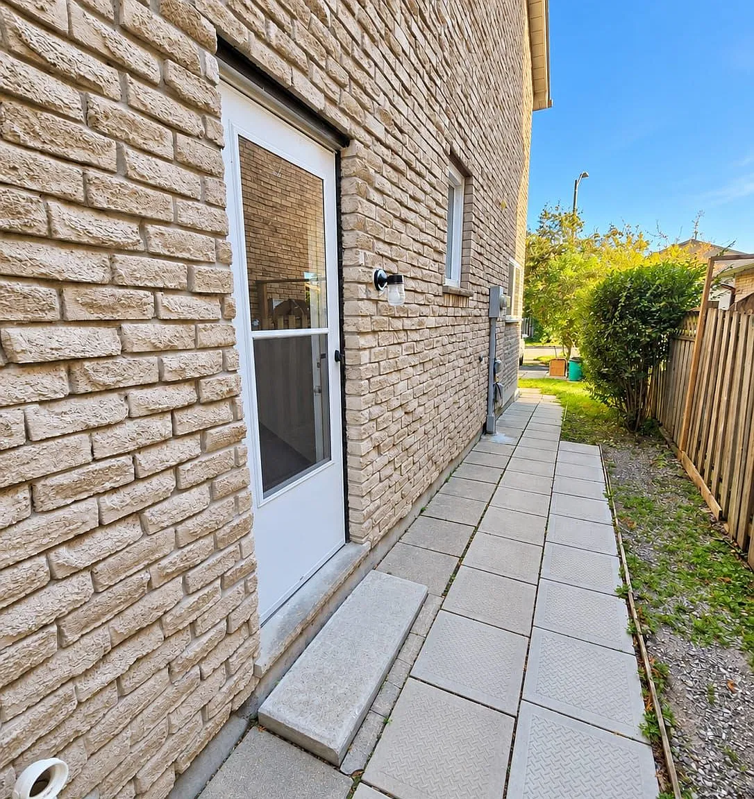 2 bed, $1,300 — Photo 1