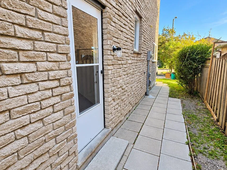80 Upton Cres