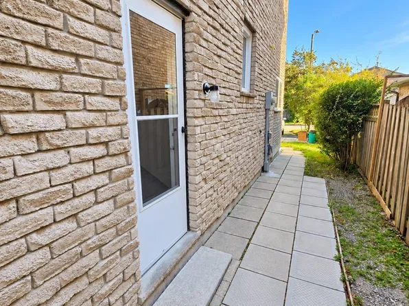 80 Upton Cres, Markham, ON L3R 3T4