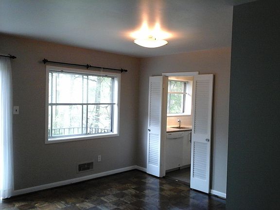 3rd image of 10601 Montrose Ave