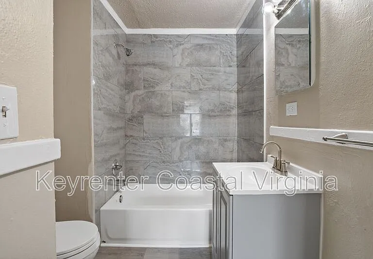 9569 6th Bay St #B — Photo 10