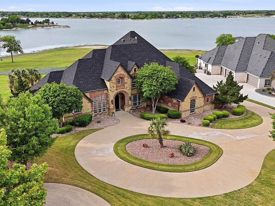 1st image of 110 Eagle Point Dr