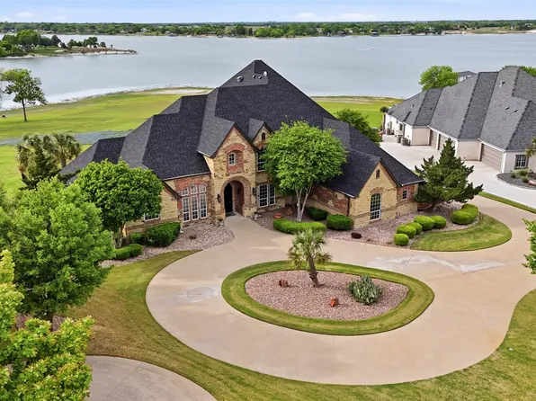 110 Eagle Point Dr, Waxahachie, TX 75165