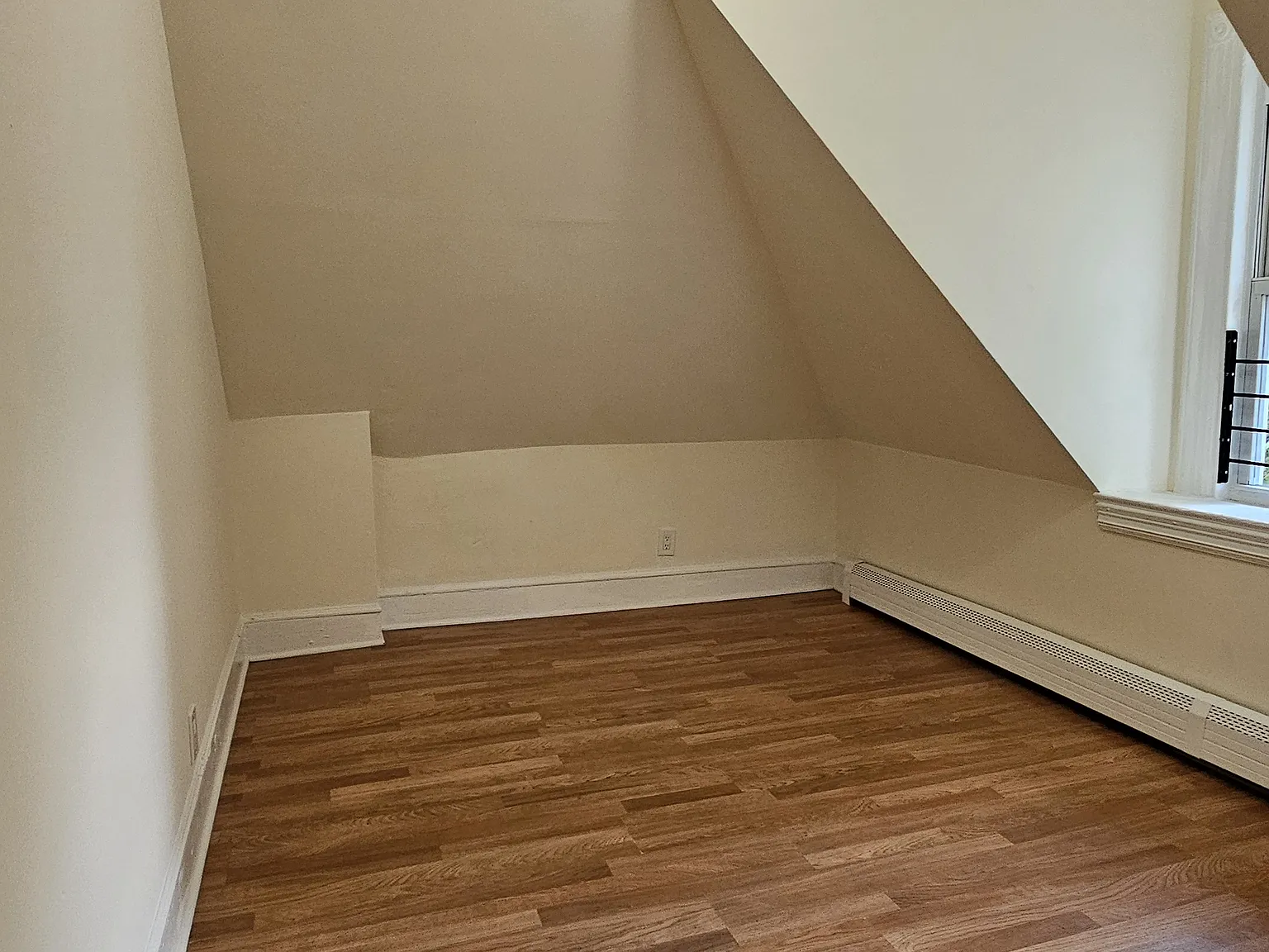3 bed, 890 sqft, $2,650 — Photo 3