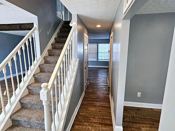 2nd image of 2410 Rosecrest St