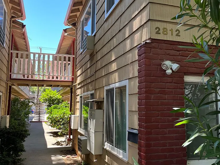 D Street Apartments — Photo 14
