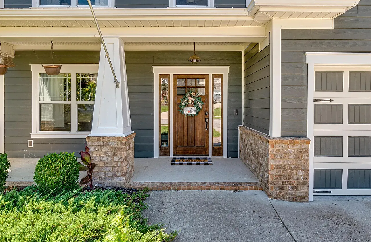 4 bed, 2360 sqft, $2,800 — Photo 2