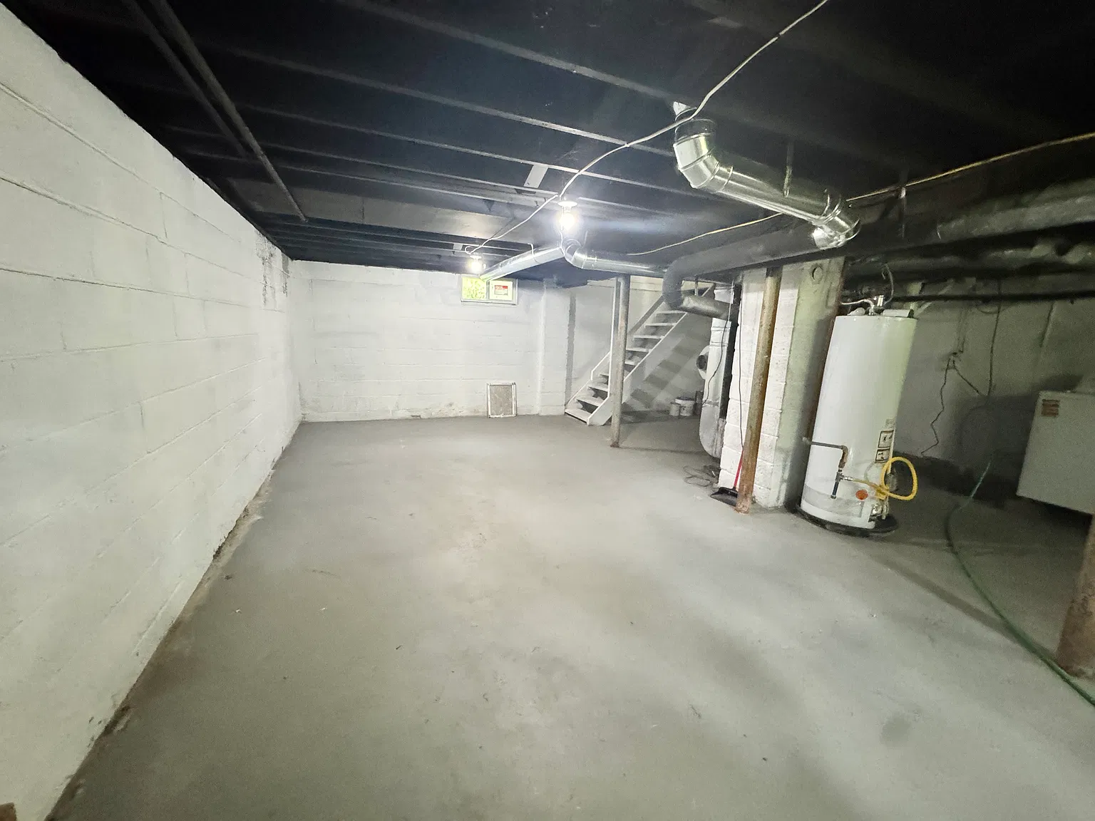 3 bed, 929 sqft, $1,300 — Photo 4