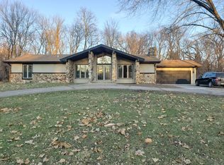 11920 Mohican Dr, Algonquin, IL 60102