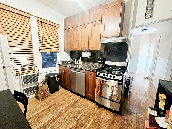 3rd image of 108 Myrtle St APT 11