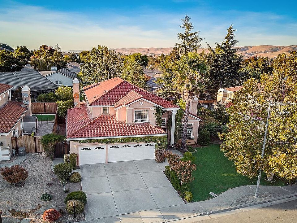 2nd image of 189 Sierra Ct