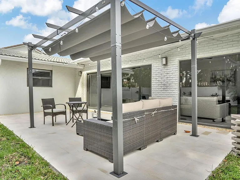 1035 NW 5th Ave — Photo 44