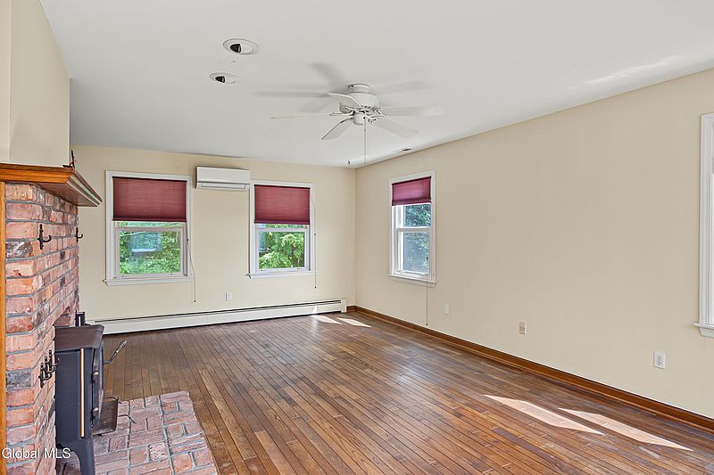 4th image of 234 Potter Road