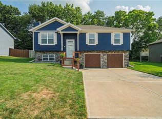 1003 Buttercup St, Smithville, MO 64089