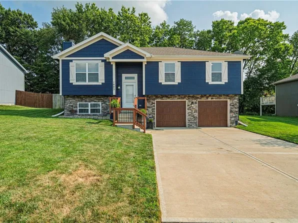 1003 Buttercup St, Smithville, MO 64089