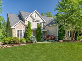 49 Jonathan Trl, Glastonbury, CT 06033