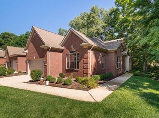 9546 Kingsway Cir, Clarkston, MI