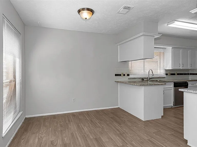 2710 Green Fields Dr — Photo 6
