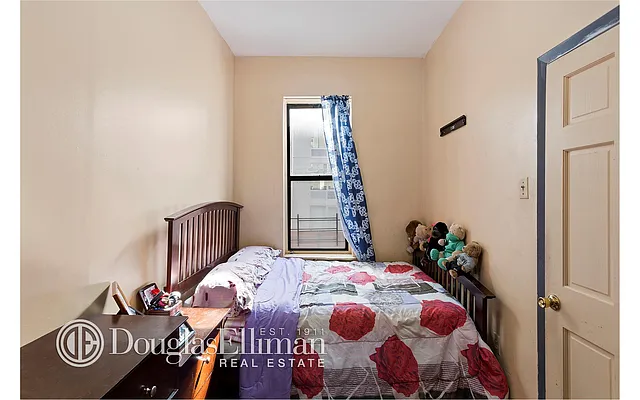 Sold by Douglas Elliman | media 17