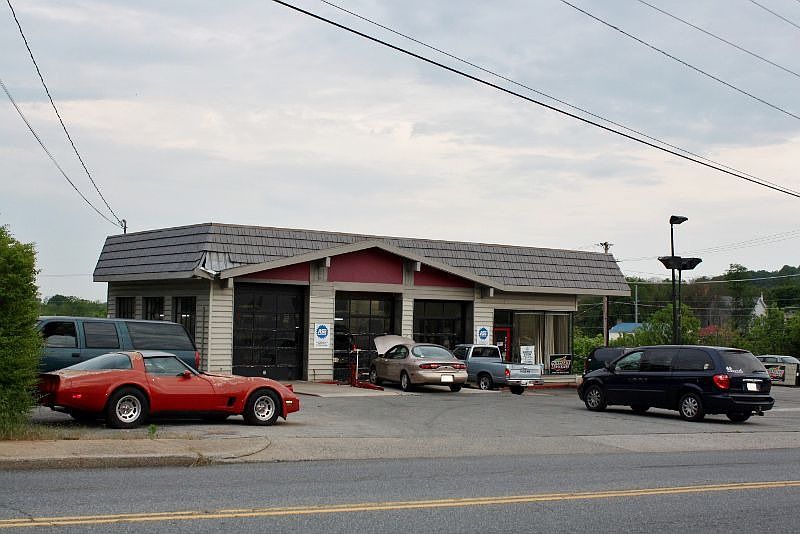2nd image of 306 N Bridge St