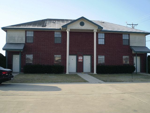1st image of 1112 Leslie Cir APT C