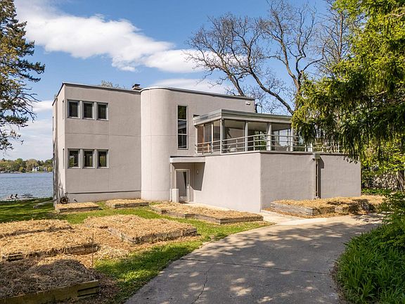 2nd image of 1610 Waunona Way