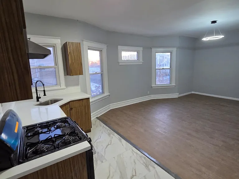 98 S Grove St #2 — Photo 7