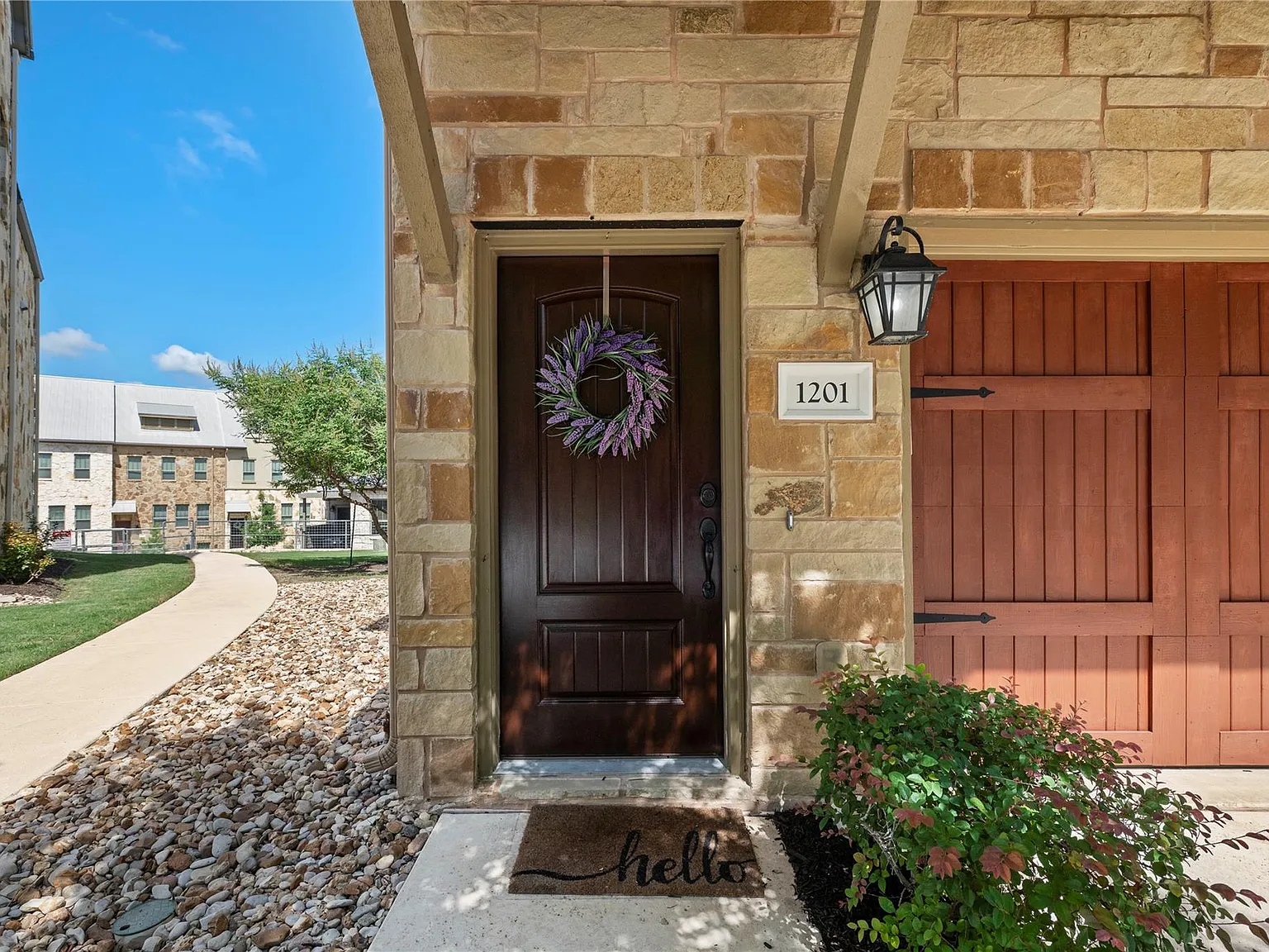 2 bed, 2.5 bath, 1783 sqft, $2,250 — Photo 2