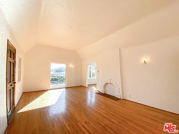 4th image of 2725 Tesla Ave