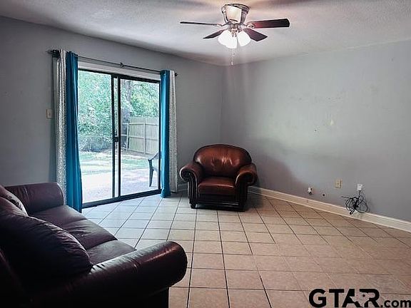 4th image of 2320 Pinkerton Dr