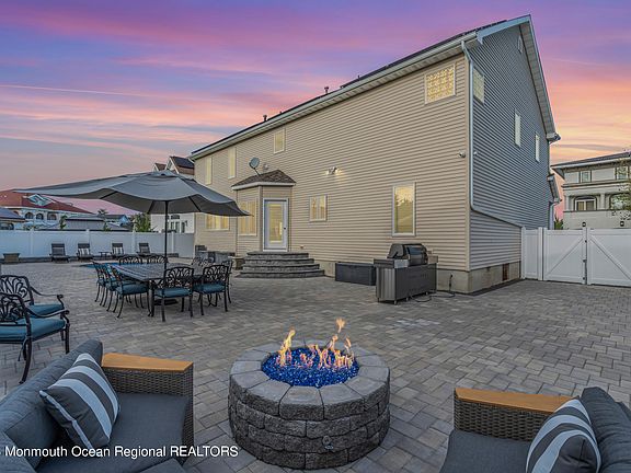 5th image of 3330 Long Point Drive
