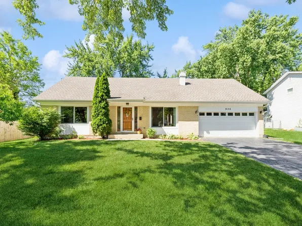 935 Harrison Ln, Hoffman Estates, IL 60192