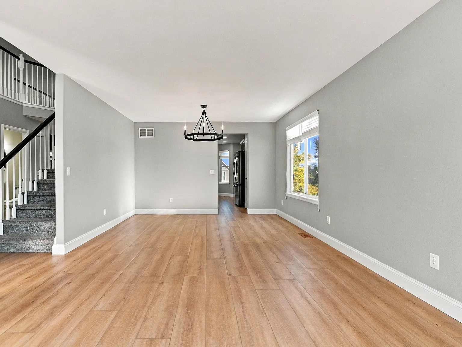 4 bed, 2411 sqft, $3,349 — Photo 4