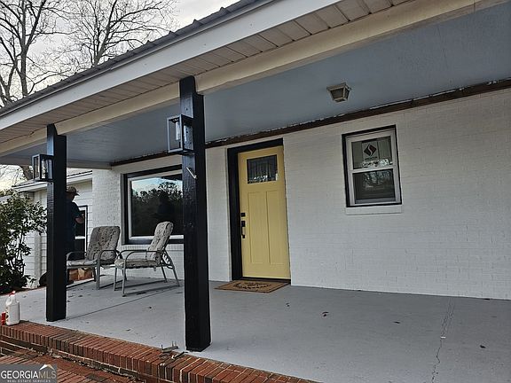 3rd image of 1015 Sid Hunter Rd