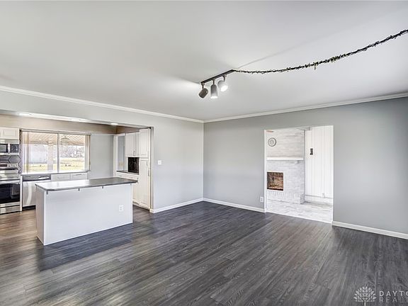 3rd image of 305 Blackburn Ave