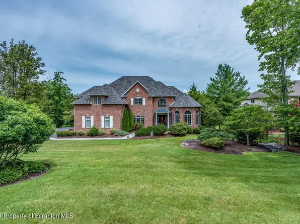 14 Kipling Dr, Moosic, PA 18507