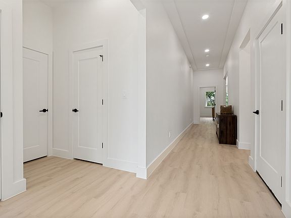 2nd image of 1139 Riverwood Rd